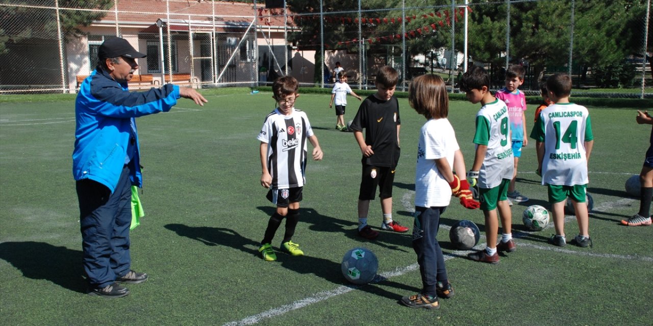 Yarım asra yakın süredir genç yetenekleri futbola kazandırıyor