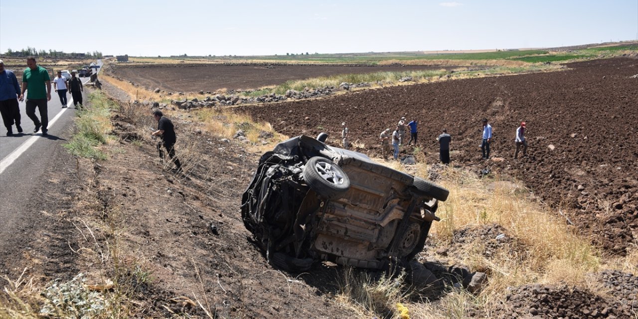 Şanlıurfa'da şarampole devrilen otomobildeki 1 kişi öldü, 3 kişi yaralandı