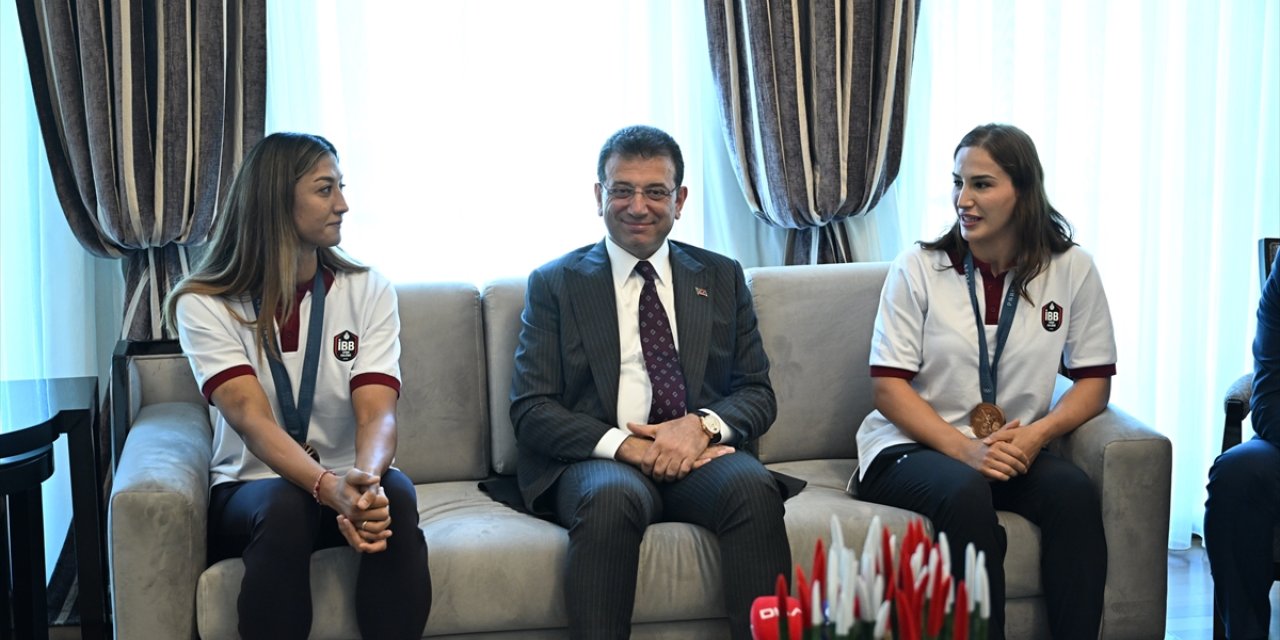 İmamoğlu, 2024 Paris Olimpiyatları'nda madalya alan İBB sporcularını ağırladı