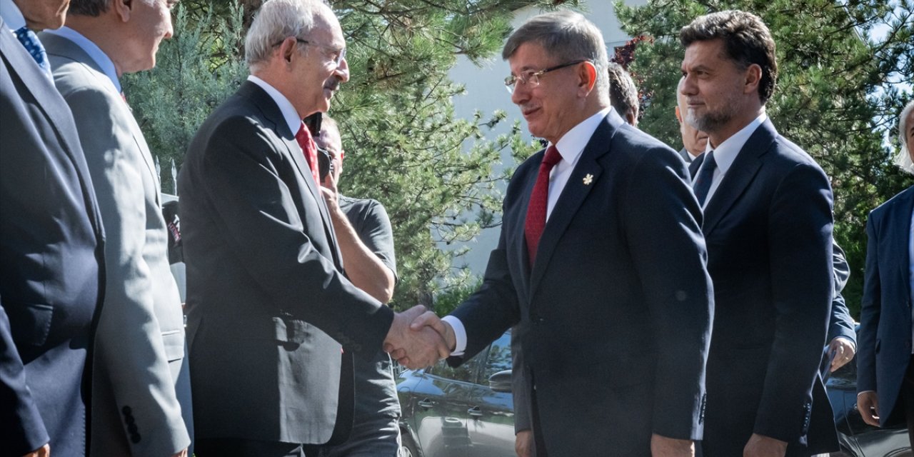 Gelecek Partisi Genel Başkanı Davutoğlu, eski CHP Genel Başkanı Kılıçdaroğlu'nu ziyaret etti