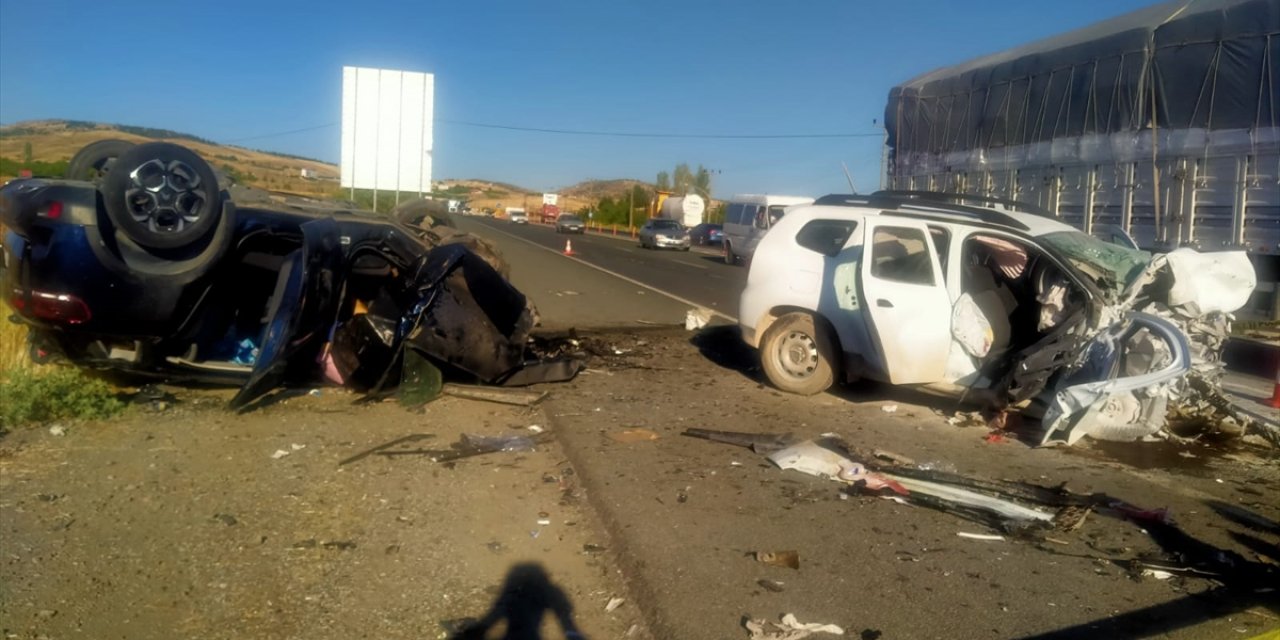 Malatya'da zincirleme trafik kazasında 2 kişi öldü, 4 kişi yaralandı