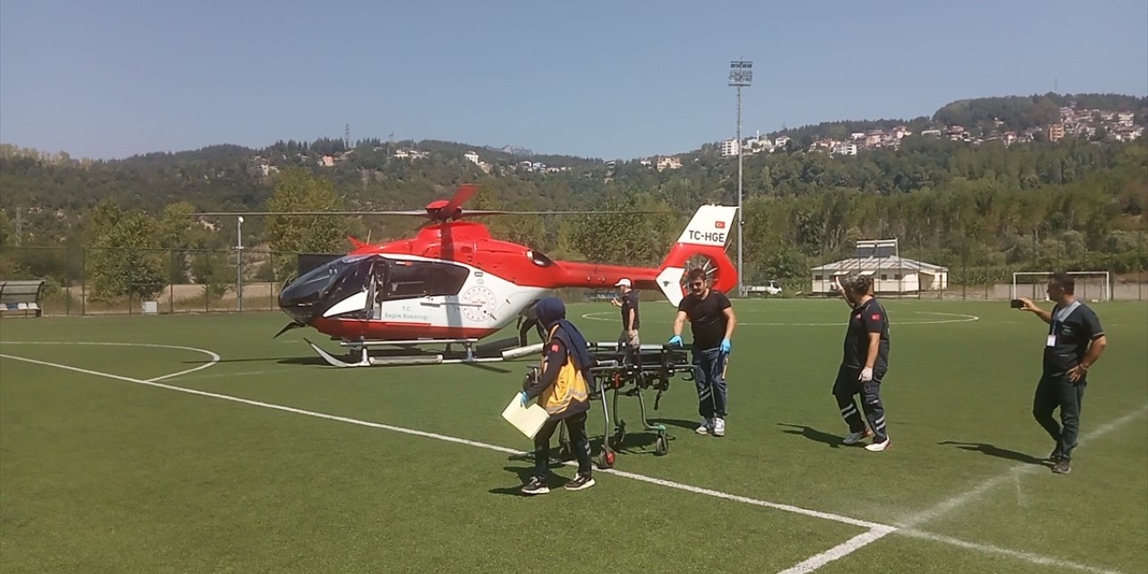 Kahramanmaraş'ta yaşlı hasta ambulans helikopterle Adana'ya gönderildi