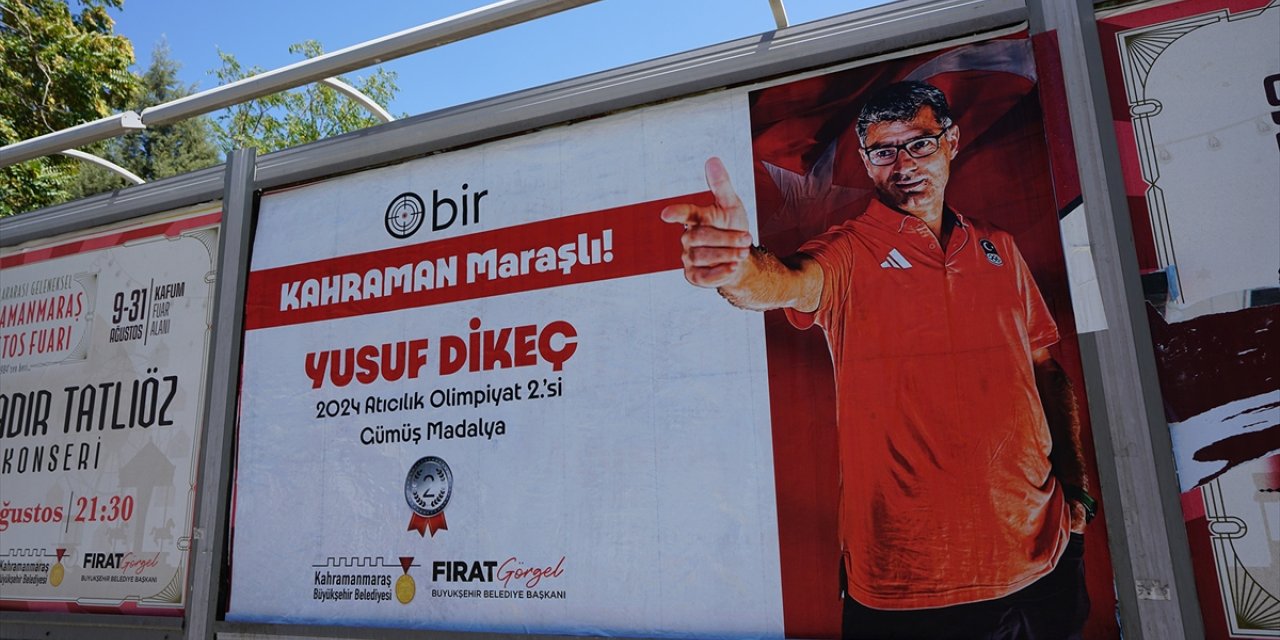 "Yusuf Dikeç pozu", memleketi Kahramanmaraş'ta billboardları süsledi