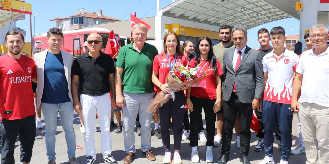 Olimpiyat üçüncüsü milli güreşçi Buse Tosun Çavuşoğlu, Yalova'da coşkuyla karşılandı