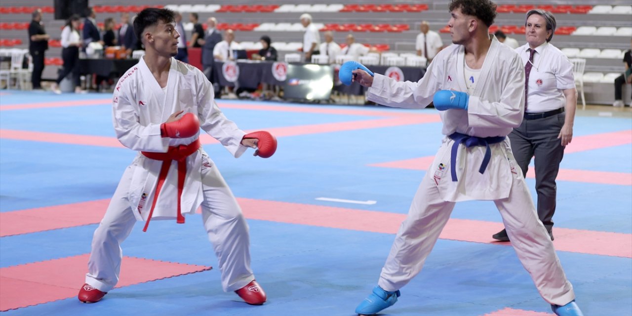 Karate Türkiye Şampiyonası ve milli takım seçmeleri Sivas'ta başladı