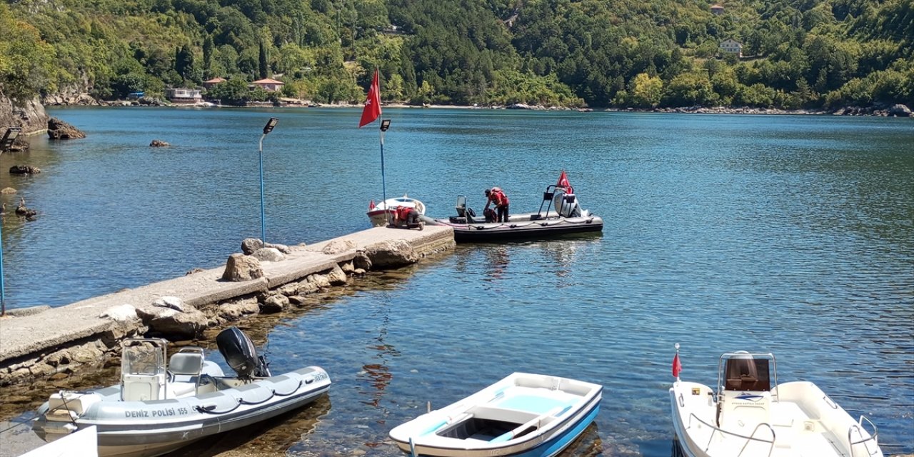 GÜNCELLEME - Kastamonu'da batan teknedeki 3 kişiden 1'inin cansız bedeni bulundu