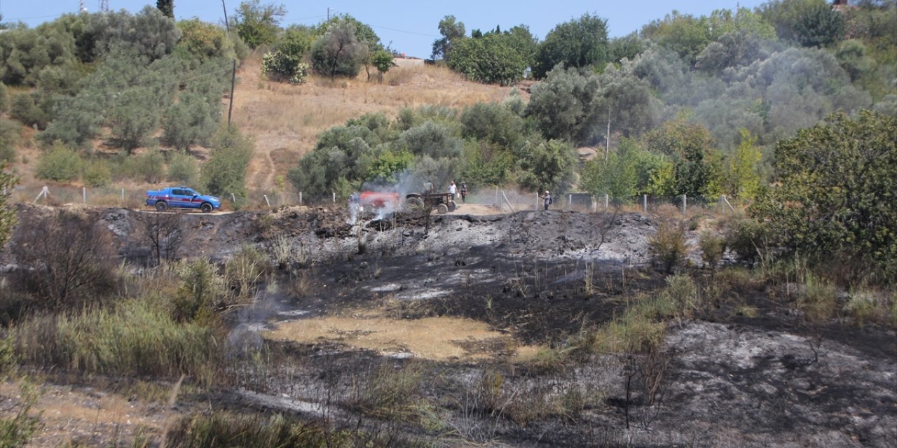 Antalya'da makilikten ormanlık alana ve bahçelere sıçrayan yangın söndürüldü