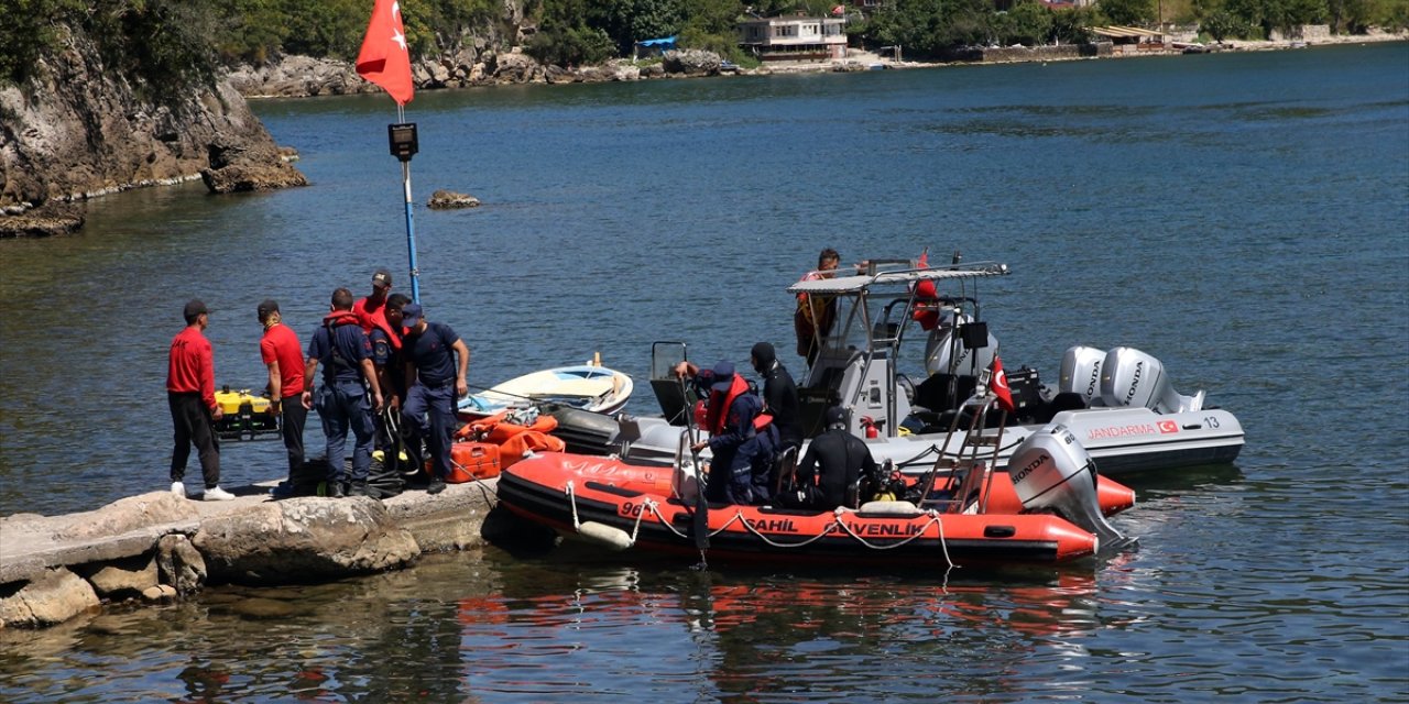 GÜNCELLEME 4 - Kastamonu'da batan teknedeki 3 kişiden 2'sinin cansız bedeni bulundu