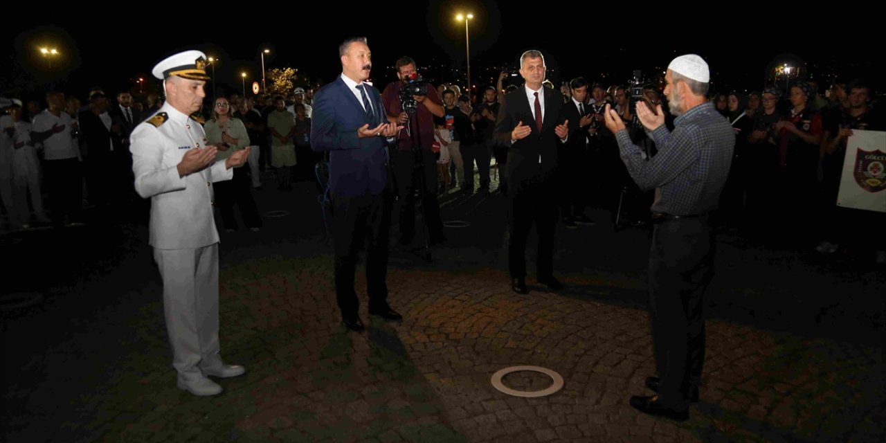 Sakarya ve Kocaeli'de depremde hayatını kaybedenler dualarla anıldı