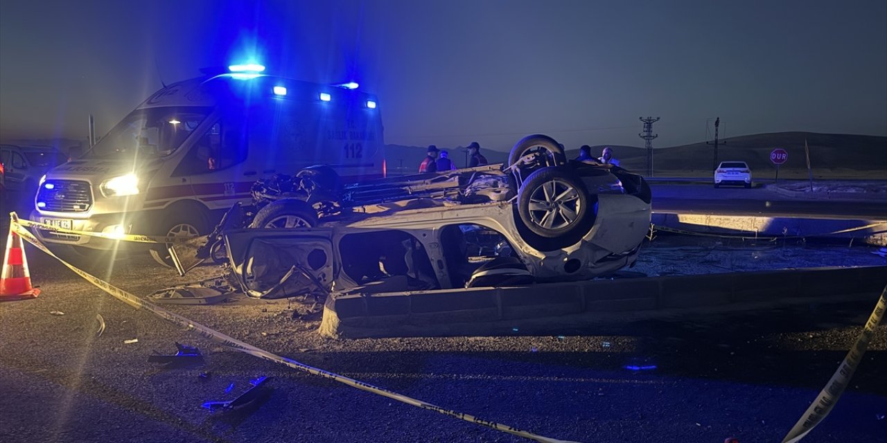 Kayseri'de devrilen otomobildeki 4 kişi öldü, 2 kişi yaralandı