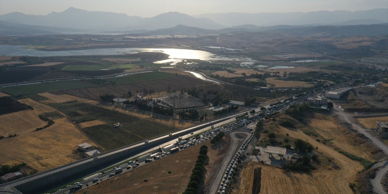 Kahramanmaraş'ta 9 aracın karıştığı zincirleme trafik kazasında 7 kişi yaralandı