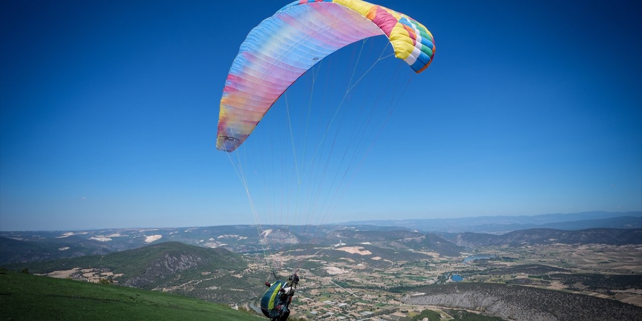 "Take Off Bilecik" yamaç paraşütü etkinliğinde 110 sporcu uçuş yaptı