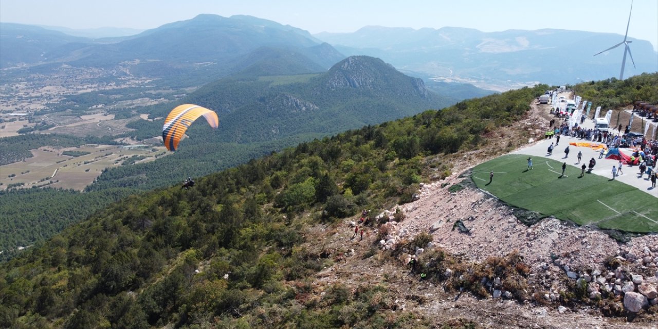 "Take Off Bilecik" yamaç paraşütü etkinliği tandem uçuşlarla devam etti