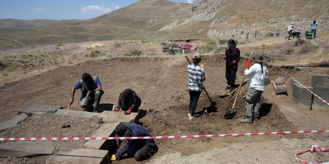 Bitlis'teki Urartu kalesinde yeni buluntular ortaya çıkarıldı