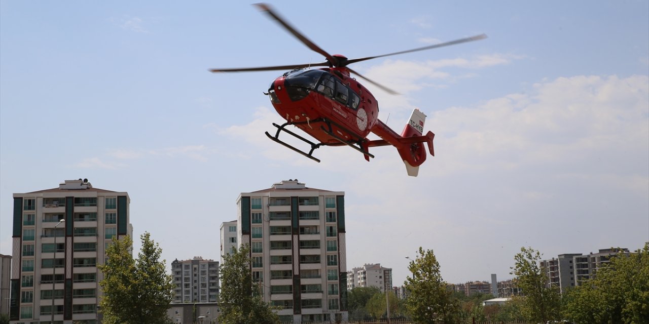 Diyarbakır'da ambulans helikopter kazada yaralanan 79 yaşındaki kadın için havalandı