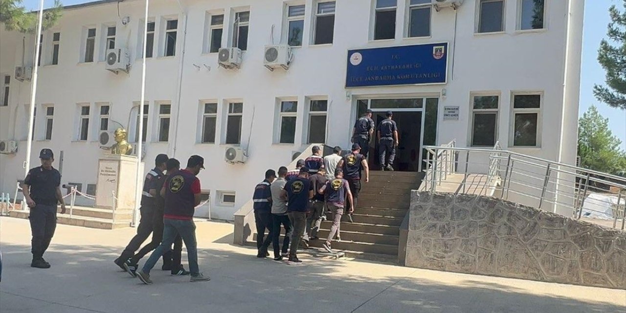 Diyarbakır'da büyükbaş hayvan çaldıkları gerekçesiyle 4 şüpheli yakalandı