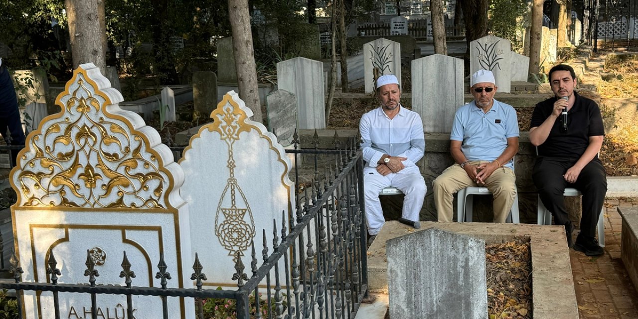 Prof. Dr. Ahmet Haluk Dursun Kocaeli'deki mezarı başında anıldı