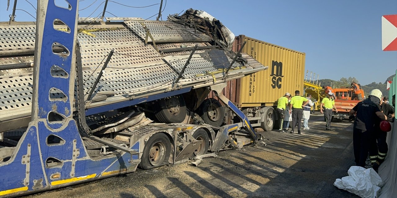 GÜNCELLEME - Düzce'de zincirleme trafik kazasında 1 kişi öldü, 7 kişi yaralandı