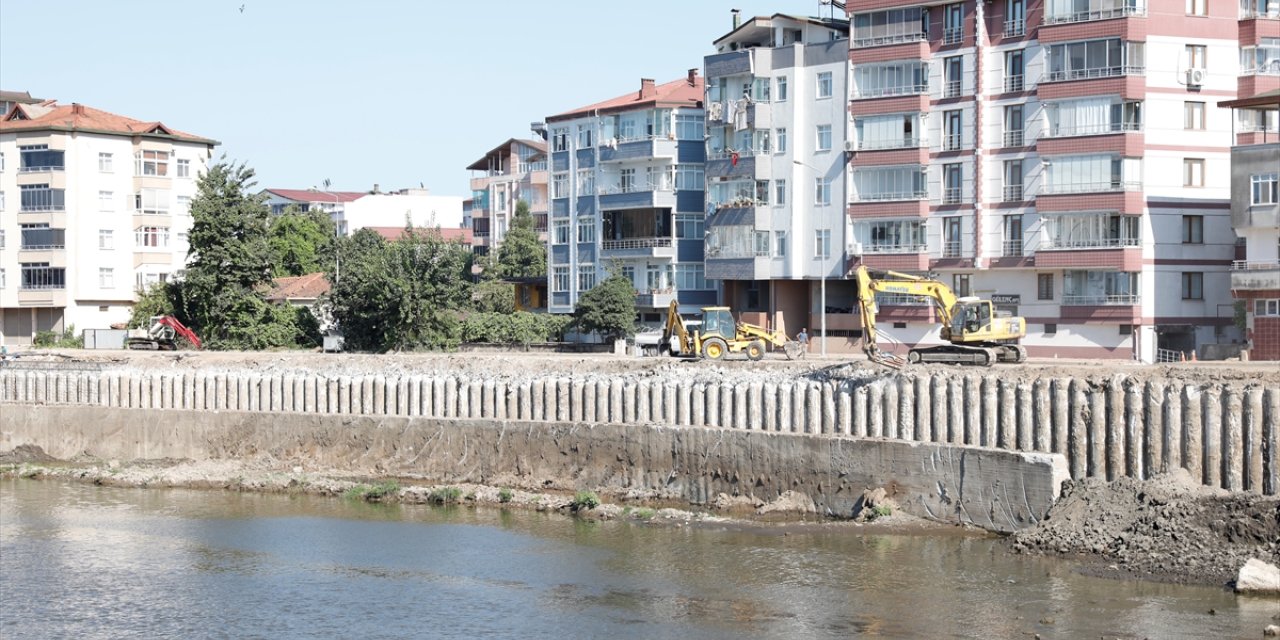 Taşkınlarla gündeme gelen Terme Çayı'nın yatağı 30 metre genişletiliyor