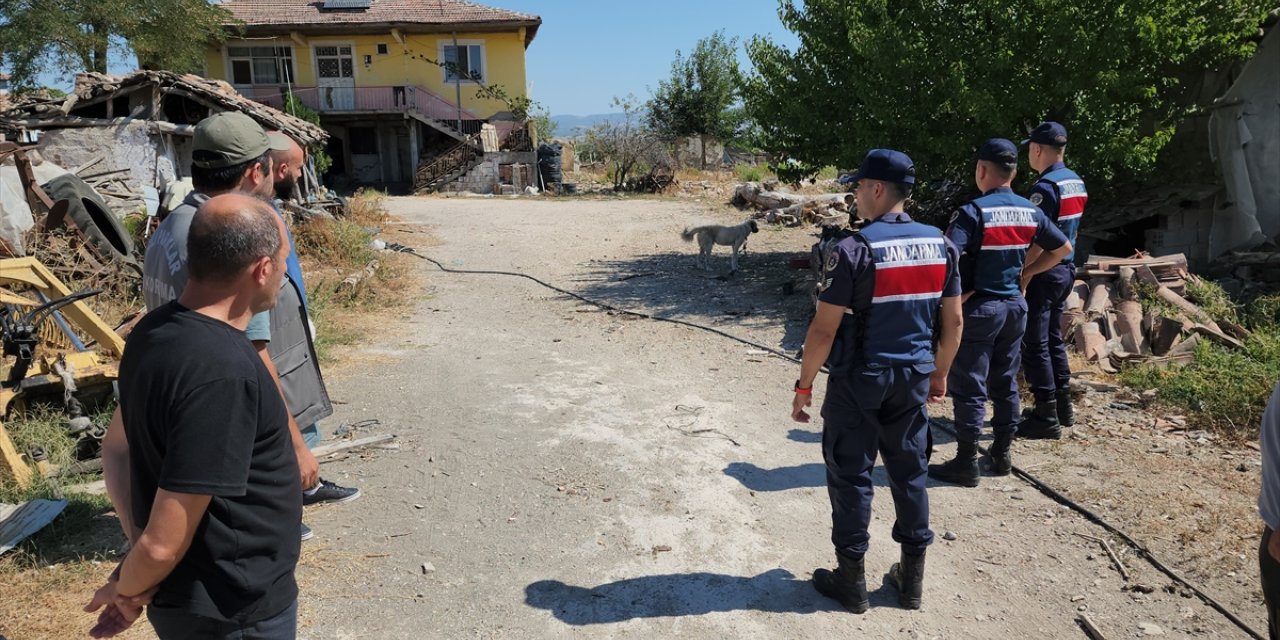 Amasya'da bağlandığı kamyonetin peşinde sürüklenen köpek tedaviye alındı