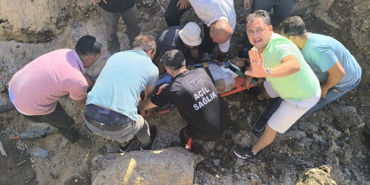 Malatya'da toprak yığınının altında kalan işçi kurtarıldı