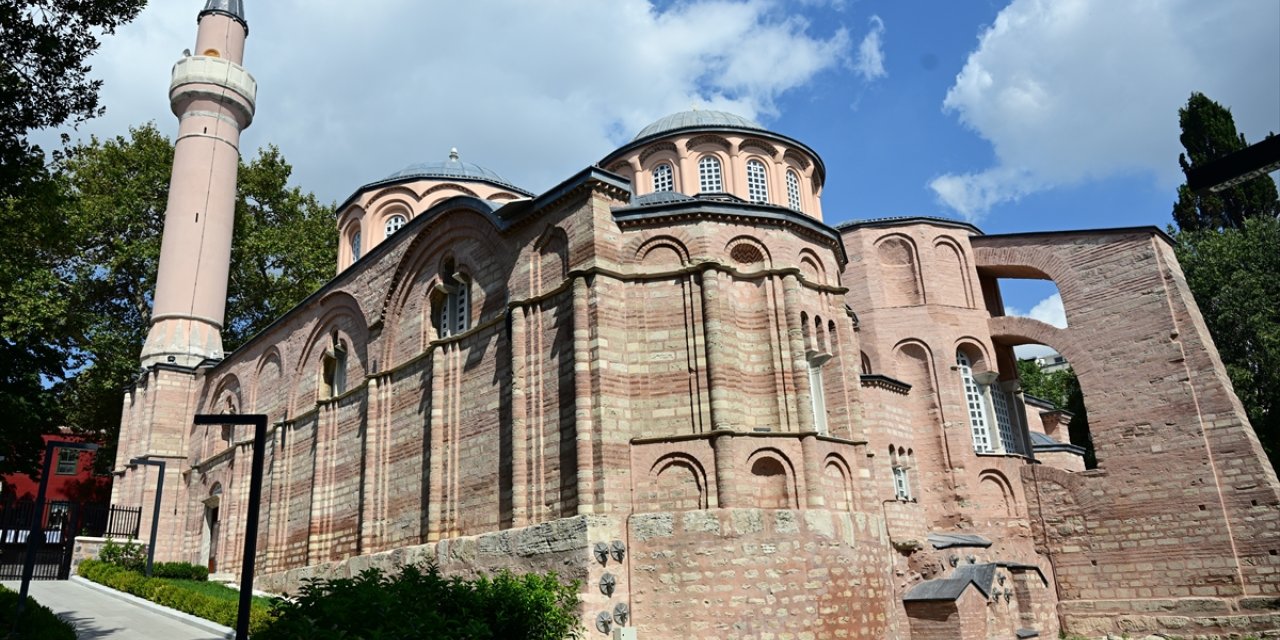 Biletli ziyaret uygulamasına geçen Kariye Camii'ne yabancı turist ilgisi sürüyor