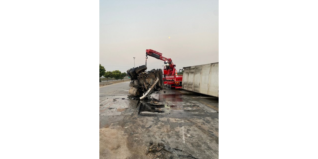 Mersin'de silobasa çarpan tırın sürücüsü öldü