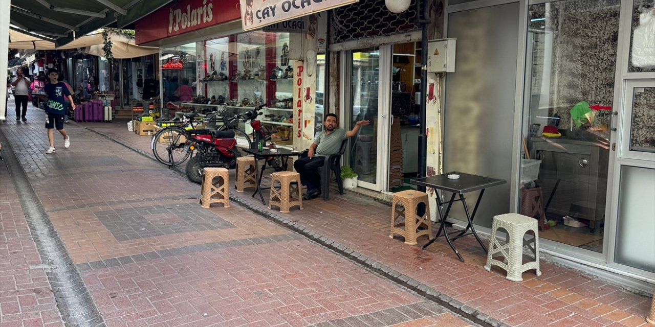 GÜNCELLEME - Manisa'da eşini sokakta darbeden kişi tutuklandı