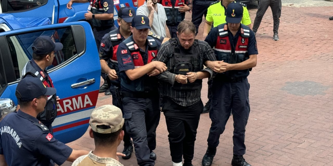 Trabzon'da yangın çıkan evde 3 kişinin öldürülmüş halde bulunmasına ilişkin 3 zanlı adliyede