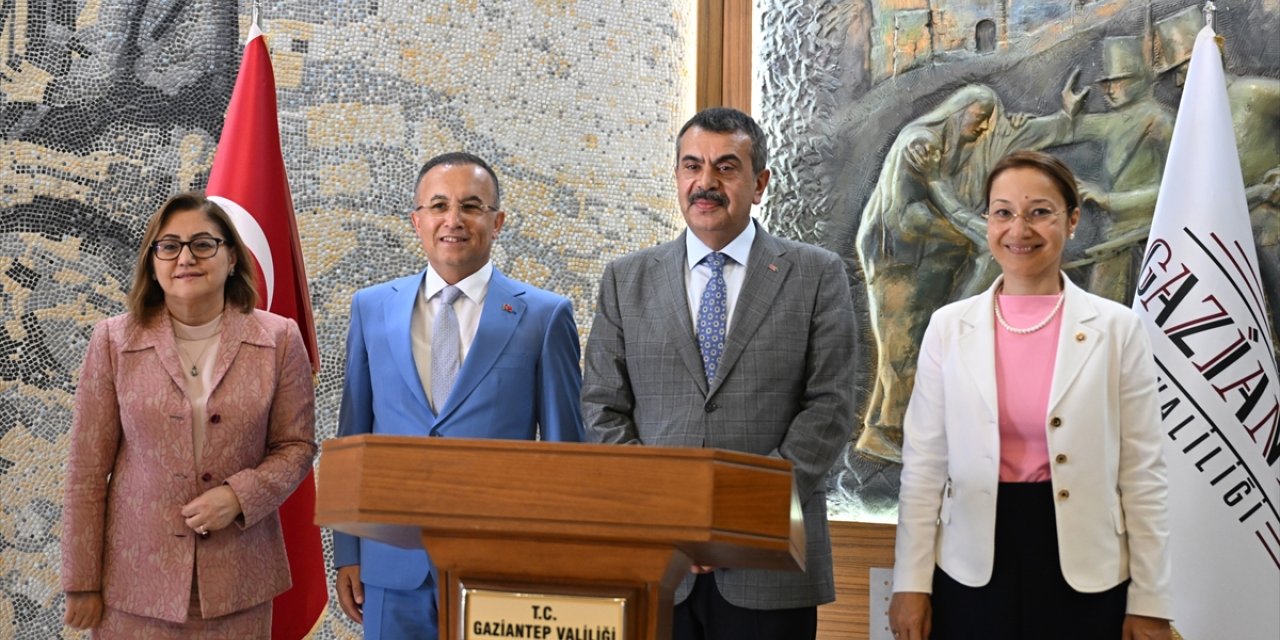 Bakan Tekin Gaziantep'te temaslarda bulunuyor