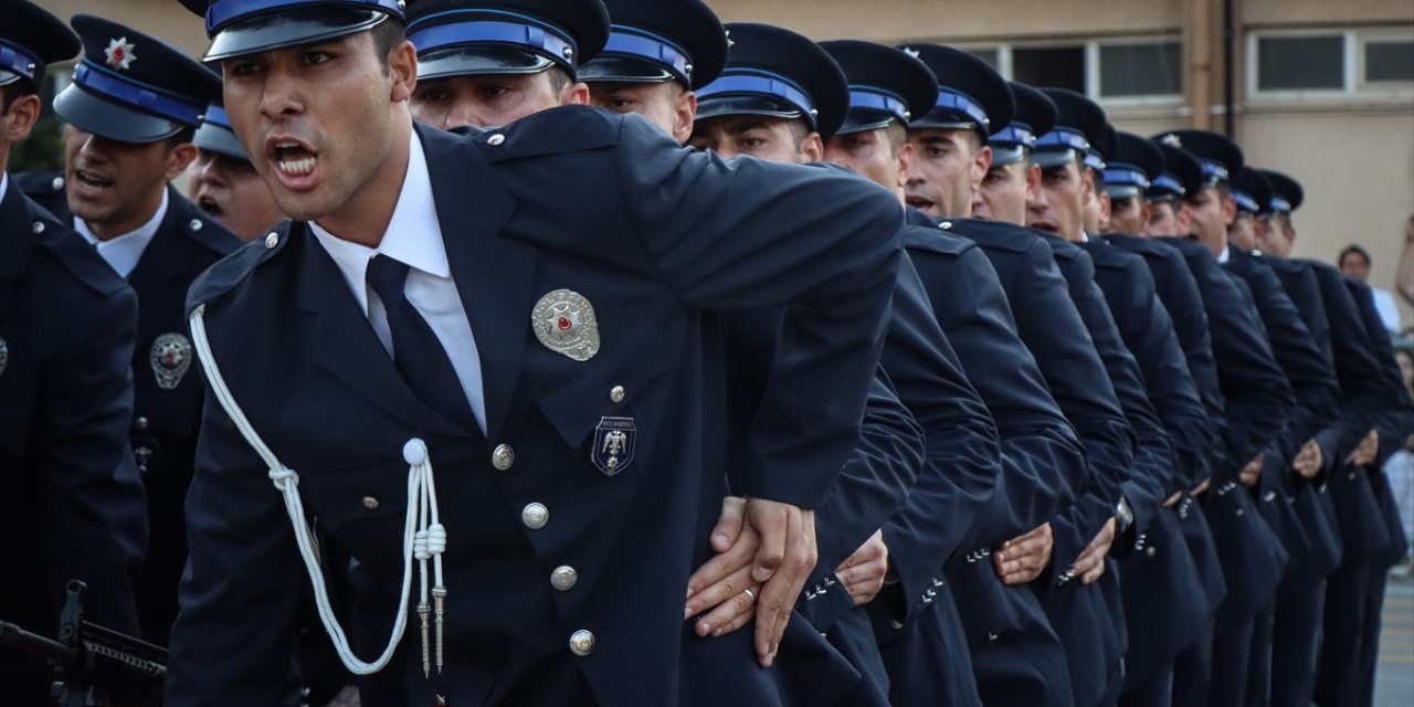 Bursa'da Polis Meslek Eğitim Merkezi'nde mezuniyet töreni düzenlendi