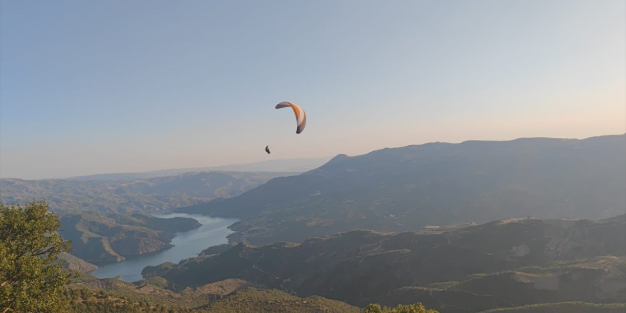 Çorum'da 1450 rakımlı Tekke Dağı yamaç paraşütü merkezi olarak tescillendi