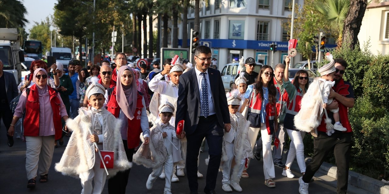 Manisa'da 16 çocuk için "Sünnet Şöleni" düzenlendi