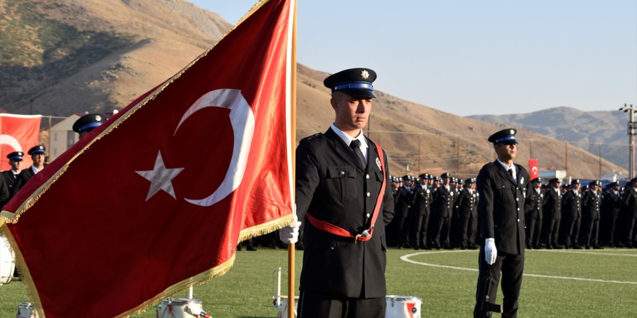 Bitlis'te 580 polis adayı mezun olmanın sevincini yaşadı