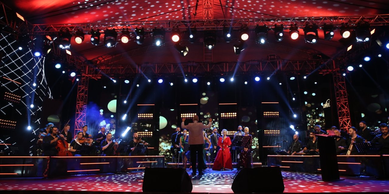 Rize'de "TRT Sanatçıları Şehir Konserleri" düzenlendi