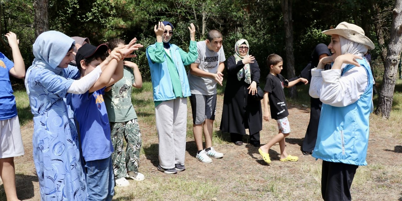 Yaz kampına katılan otizmli çocuklar hem eğlendi hem öğrendi