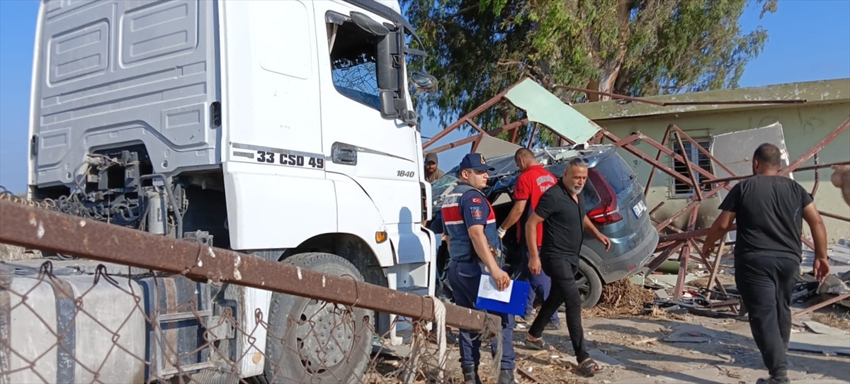 Mersin'deki trafik kazasında 1 kişi yaşamını yitirdi, 6 kişi yaralandı