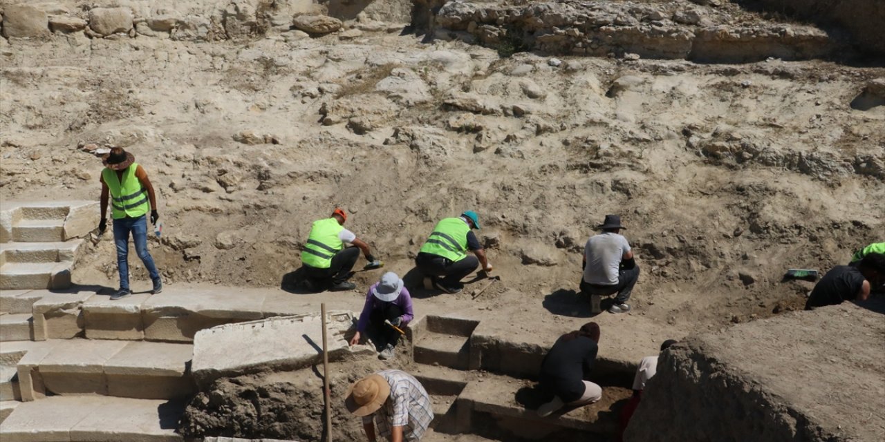 Pompeiopolis Antik Kenti'ndeki Roma tiyatrosu gün yüzüne çıkarıldı