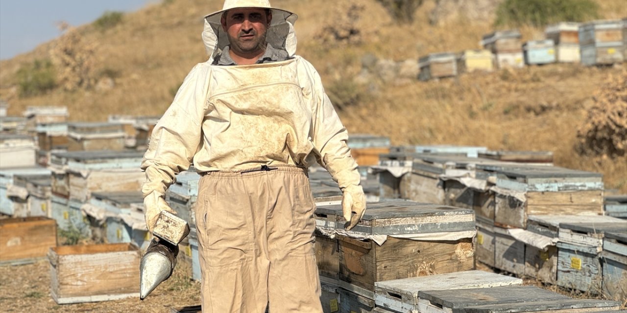 Siirtli üretici devlet desteğiyle 2 bin 47 rakımlı yaylada arıcılık yapıyor