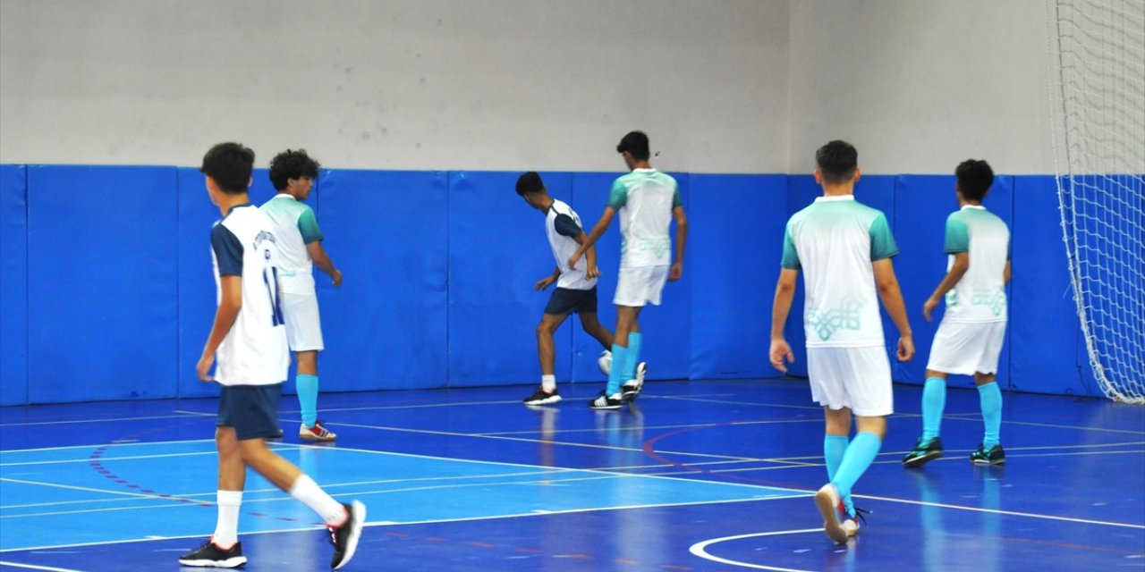 Devlet koruması altındaki gençlere yönelik futsal turnuvası Eskişehir'de başladı