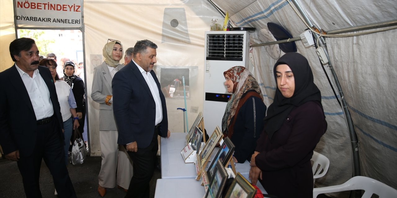 Diyarbakır annelerinin oturma eylemine destek ziyareti