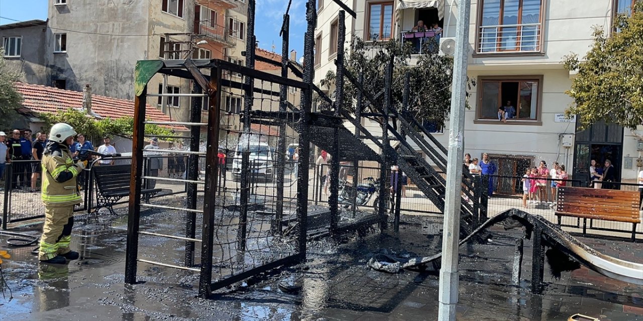 Bursa'da çocuk parkında çıkan yangın söndürüldü