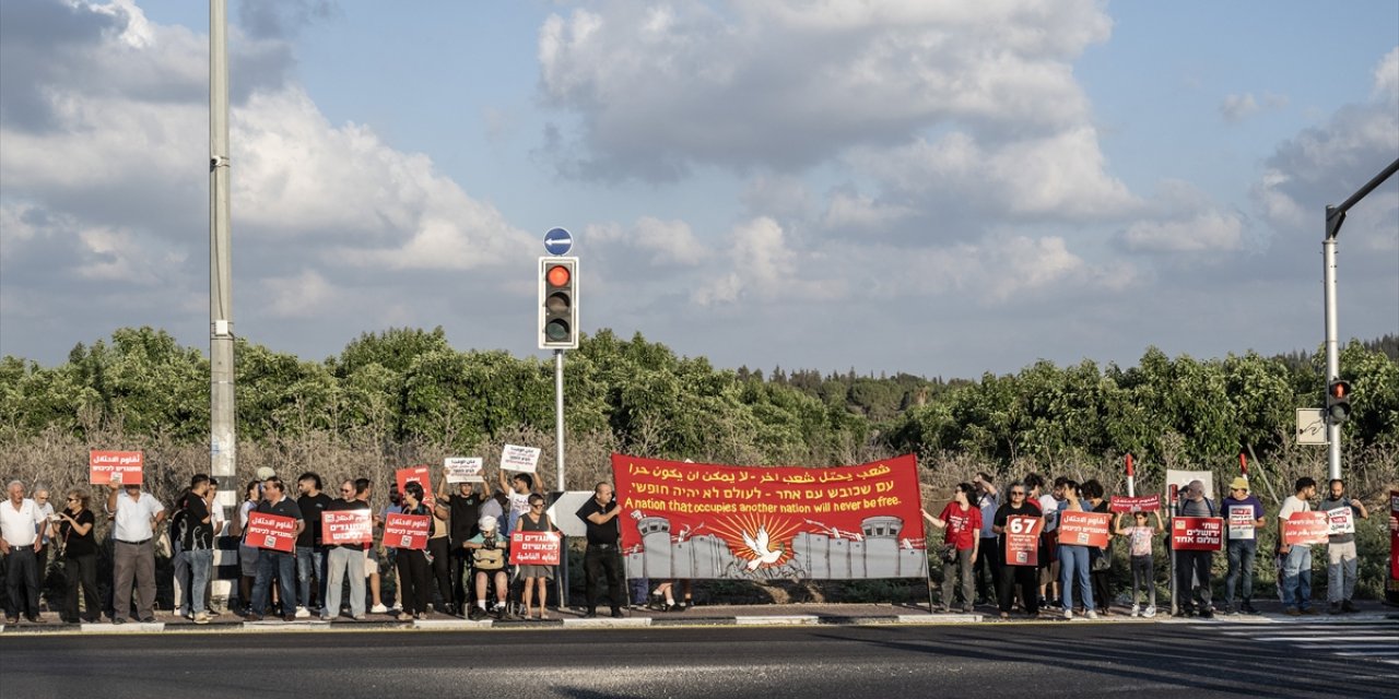 İsrail'in kuzeyinde savaş karşıtı gösteri düzenlendi