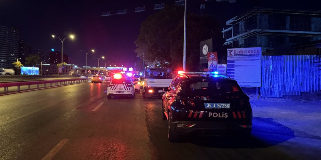 Üsküdar'da motosiklet İBB aracına çarptı: 1'i ağır 2 yaralı