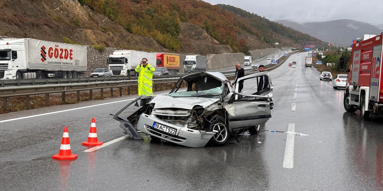 Samsun-Ankara kara yolundaki zincirleme trafik kazasında 3 kişi öldü, 6 kişi yaralandı