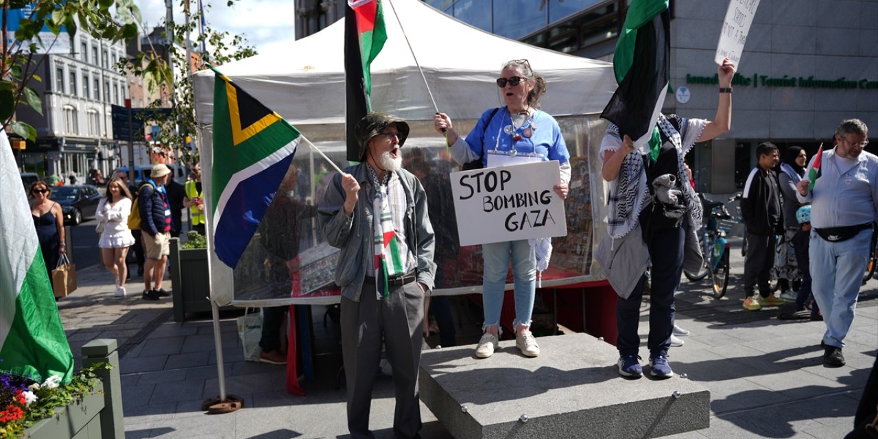 İrlanda'da Gazze saldırılarını sürdüren İsrail'i destekleyen ABD yönetimi protesto edildi