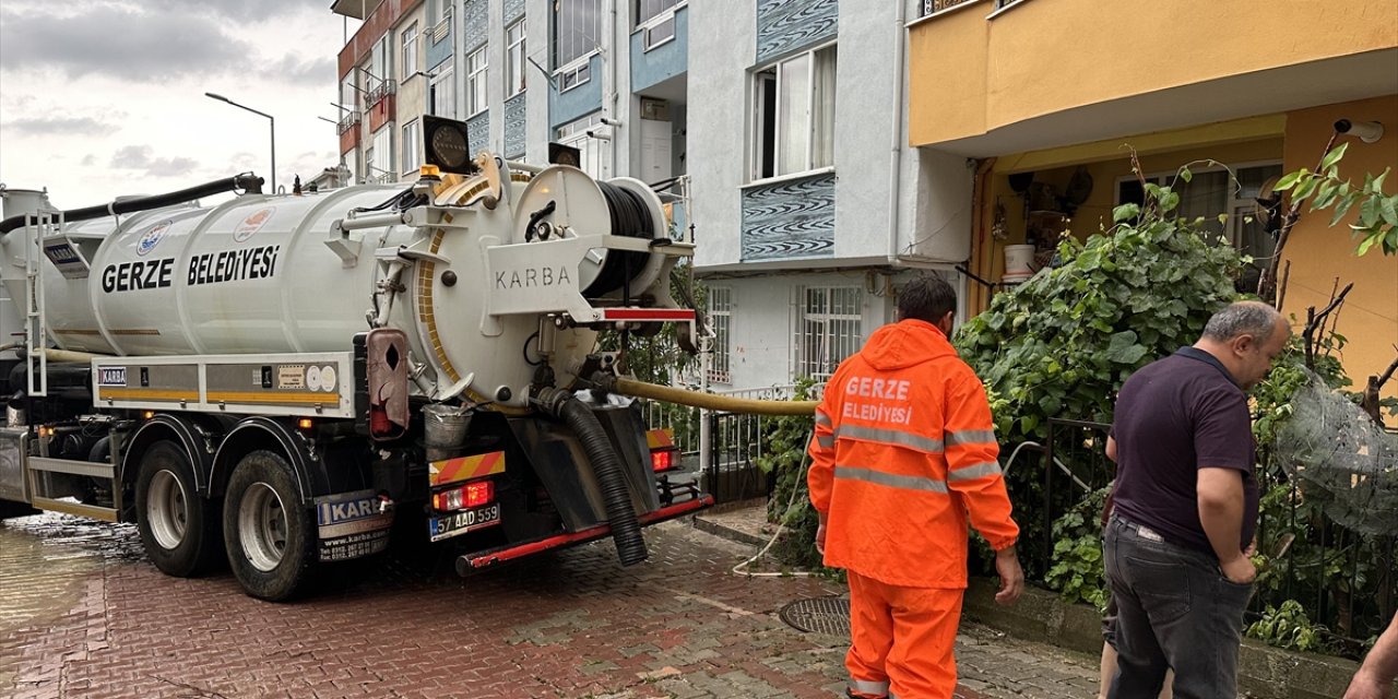 Sinop’ta sağanak nedeniyle bazı ev ve iş yerlerini su bastı