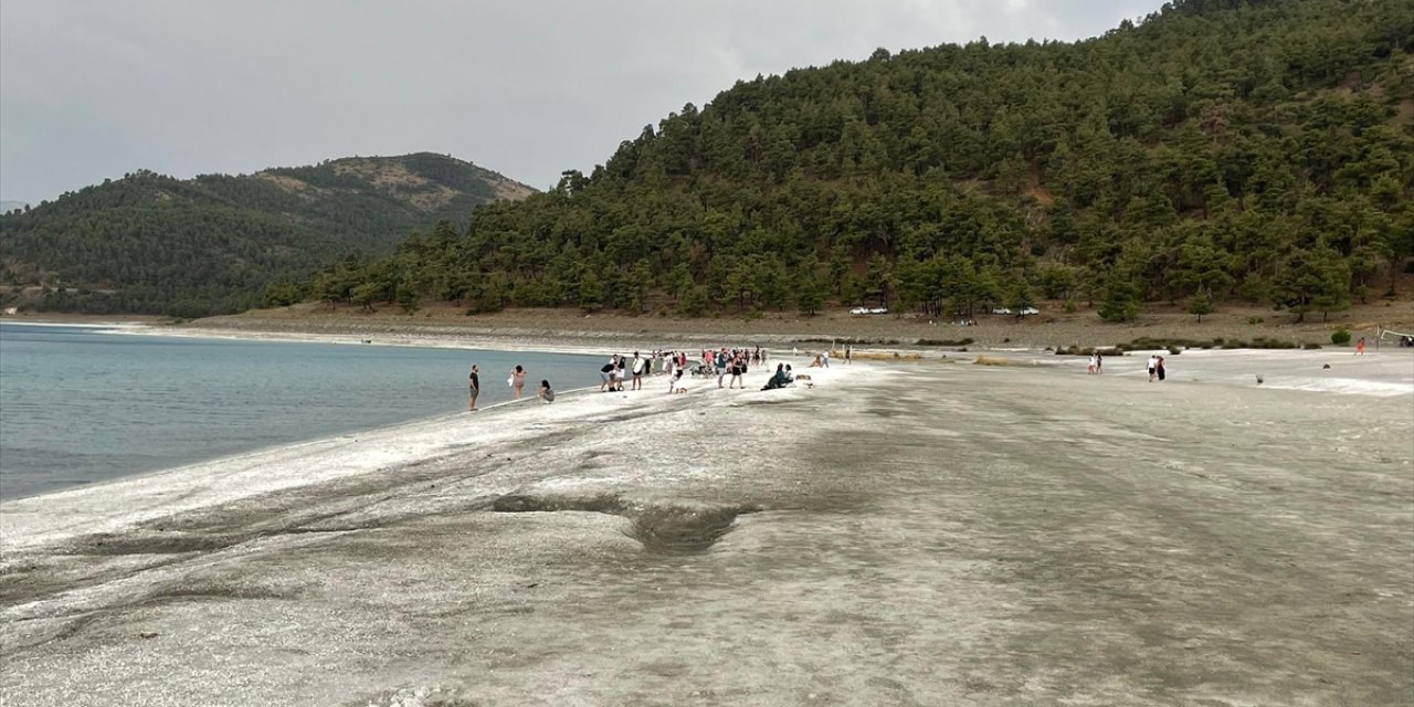 Salda Gölü'ne giren genç boğuldu