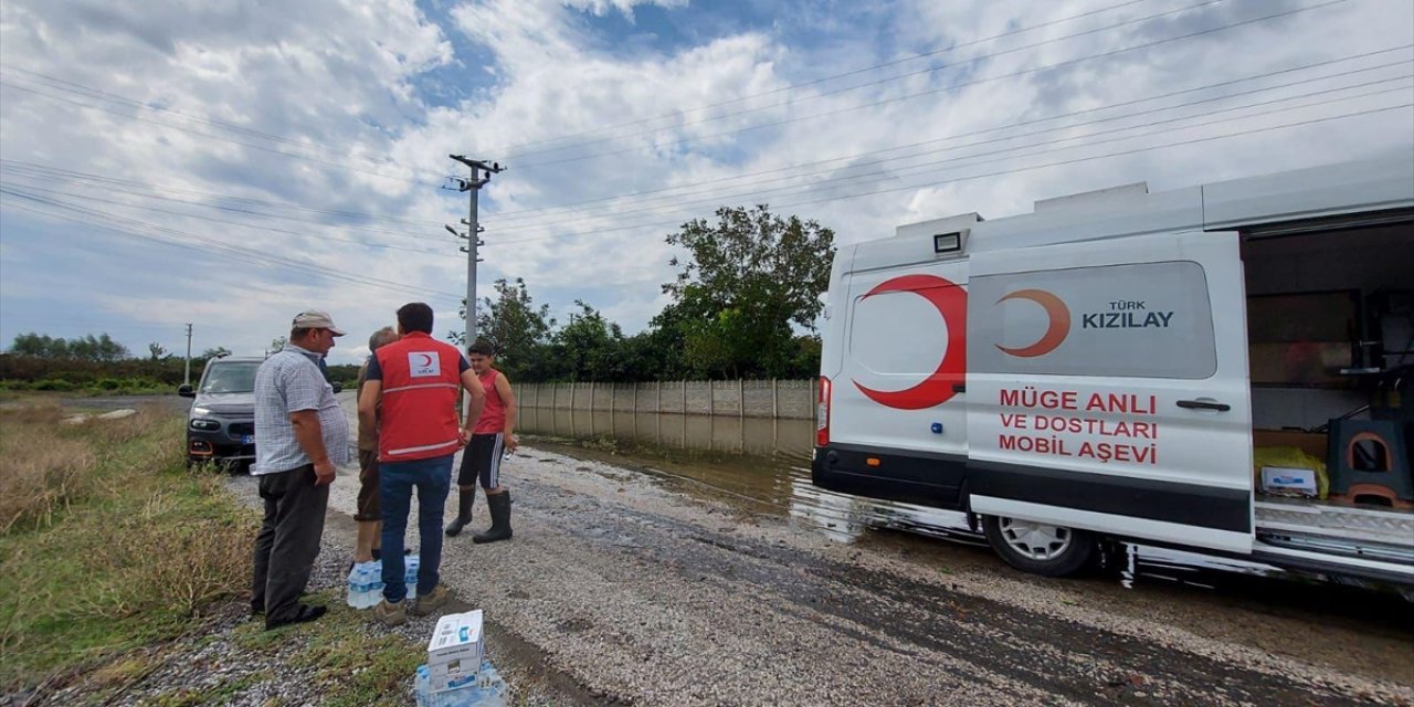 GÜNCELLEME - Samsun'da sağanak nedeniyle tarım işçilerinin kaldığı çadırları su bastı