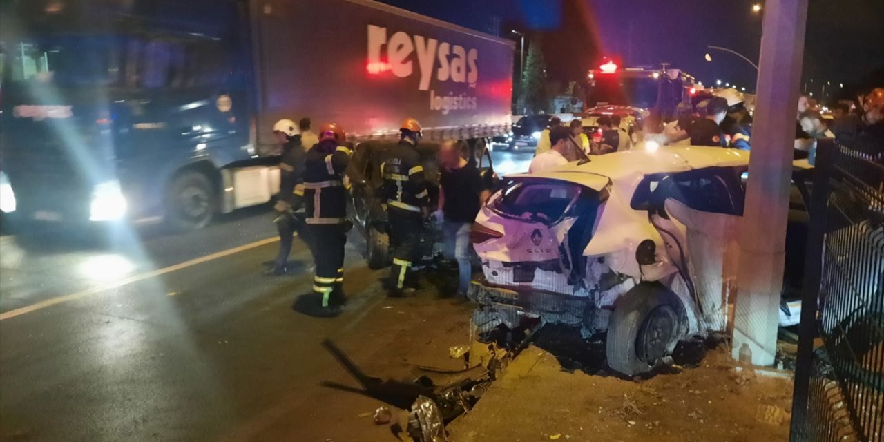 Kocaeli'de zincirleme trafik kazasında 3 kişi yaralandı